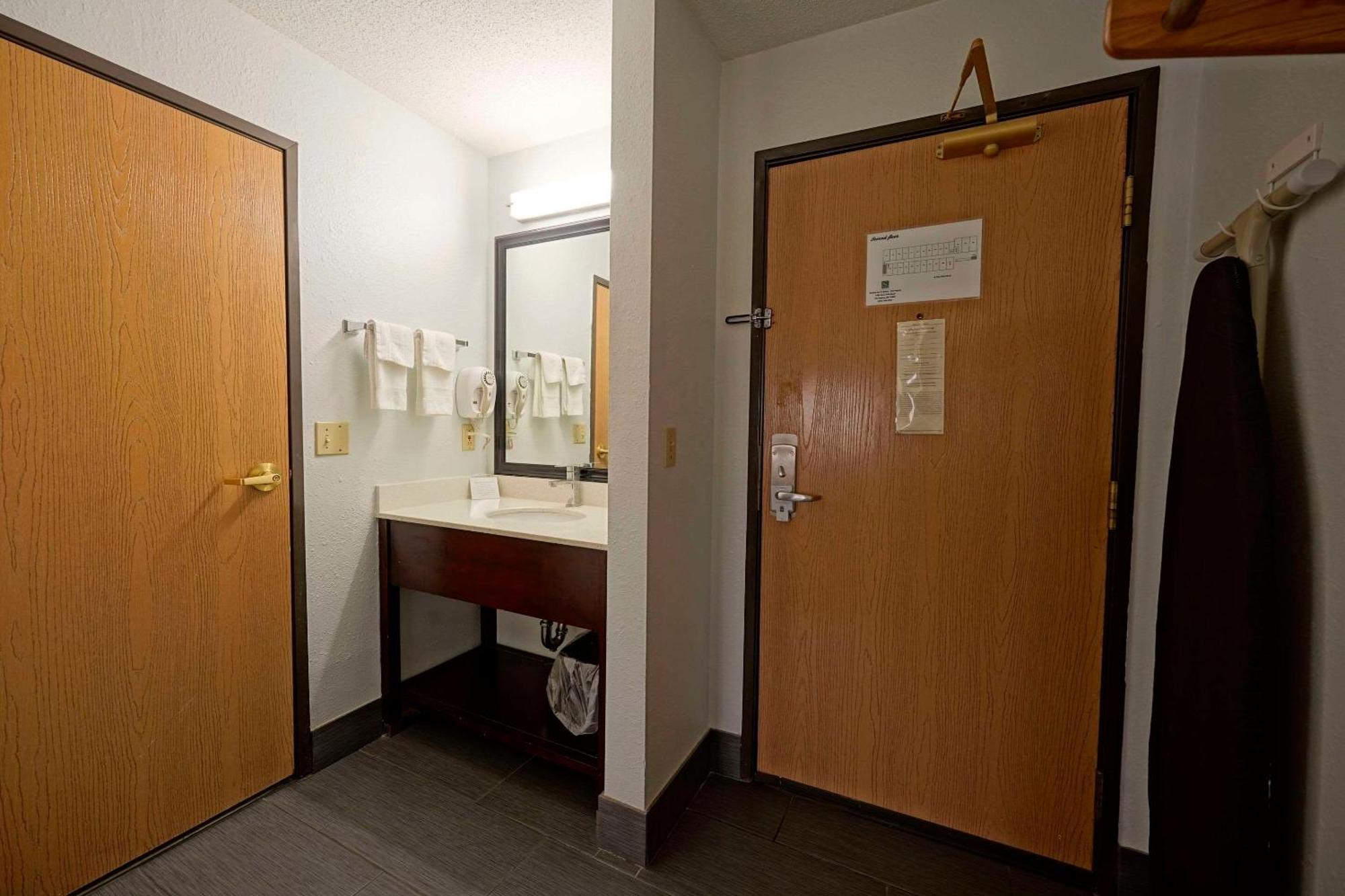 Quality Inn & Suites Harrington - Milford Екстер'єр фото