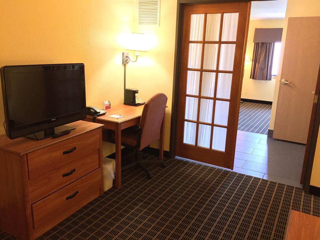 Quality Inn & Suites Harrington - Milford Екстер'єр фото