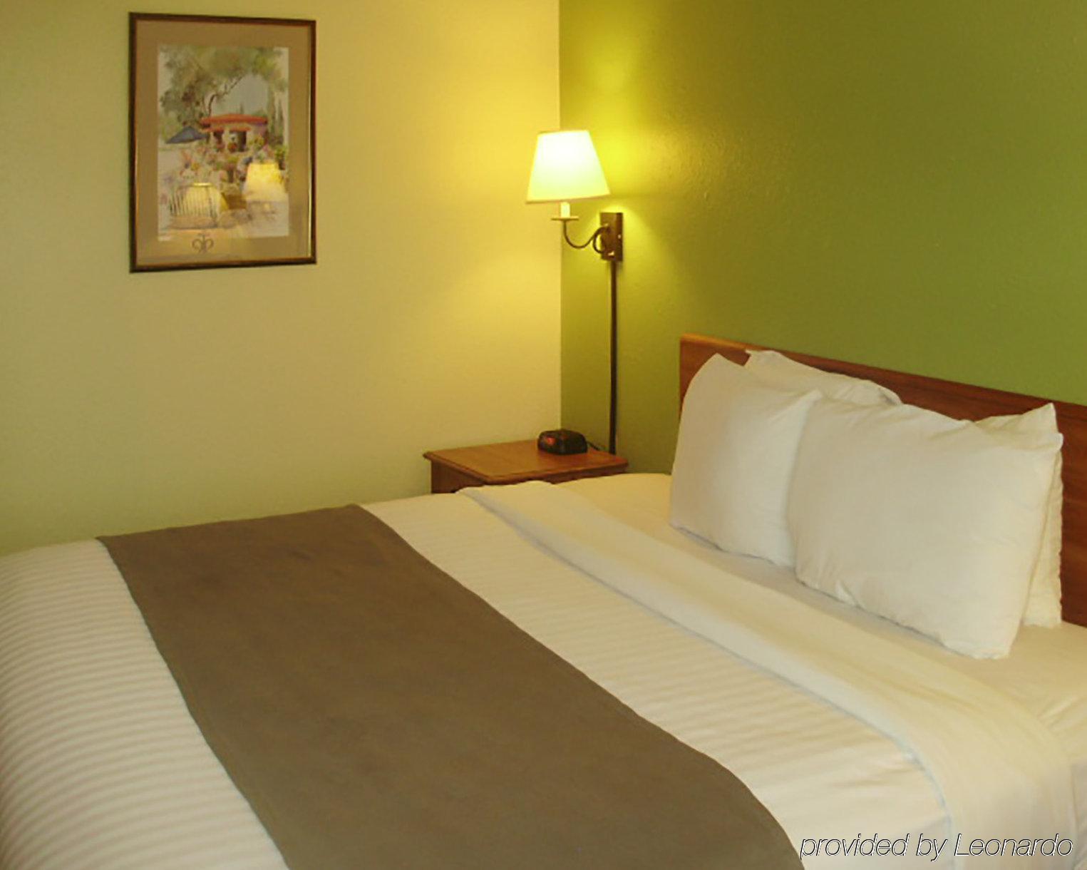 Quality Inn & Suites Harrington - Milford Екстер'єр фото